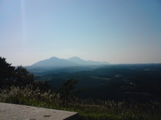 荻岳山頂より望む　阿蘇五岳（一番手前が根子岳）