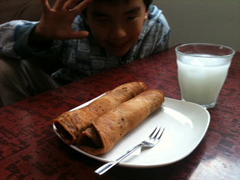 ちんびんの向こうに・・・奴が見える