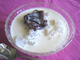 タピオカココナッツミルク、小豆のせ