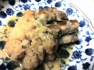 豚薄切り肉の大葉＆ねぎロール焼き