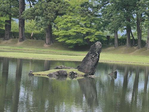 浄土庭園立石.jpg