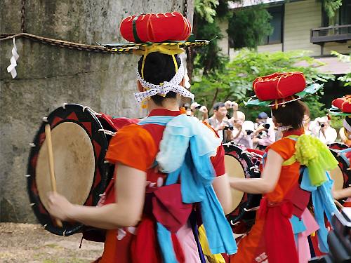 三ツ石神社2.jpg