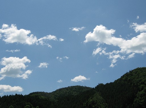 白い雲と青空