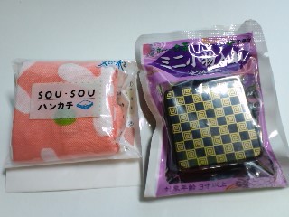 ハンカチと小物入れ