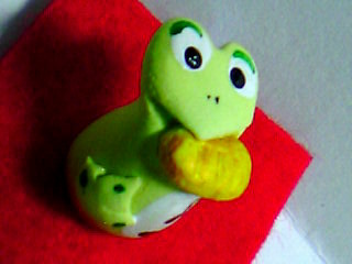 軽量粘土蛙置物アップ