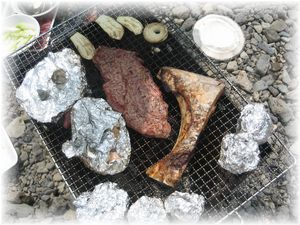 川で・・・５BBQ.JPG