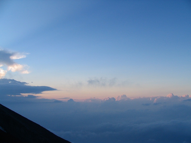 2007/7/27 18:39 下山途中の夕暮れ空