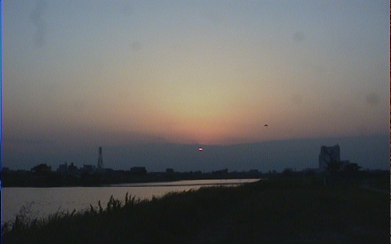 2005/5/26 雲洩れ日？の夕暮れ