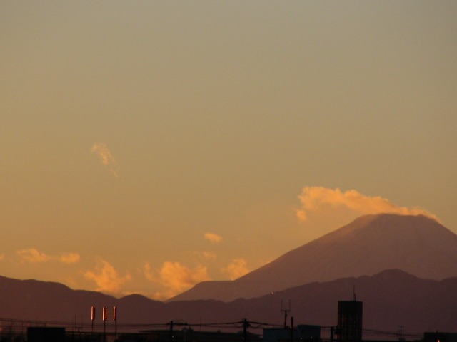 2005/12/18 夕日時の富士山（今日は寒い）