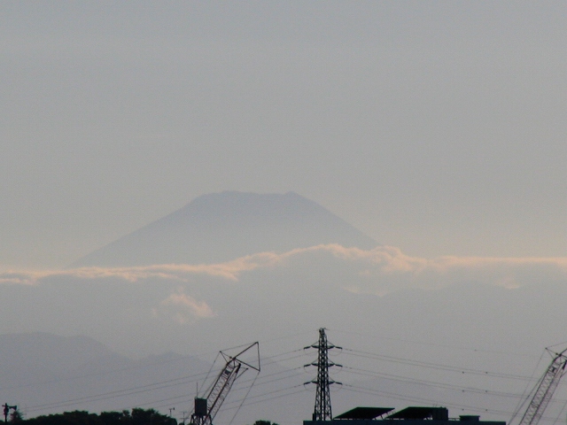 2007/8/12 17:39 夕暮れもうじきの富士山