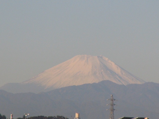 2006/11/8 7:29朝、雪の富士山
