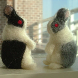 felt2standingrabbits2