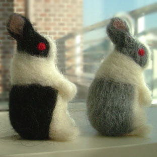 felt2standingrabbits1