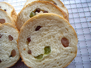 プレーンメッシュに甘納豆ぐるぐる