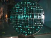 入り口で美しくまわる「SOLE」