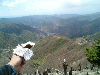 山頂でおにぎり