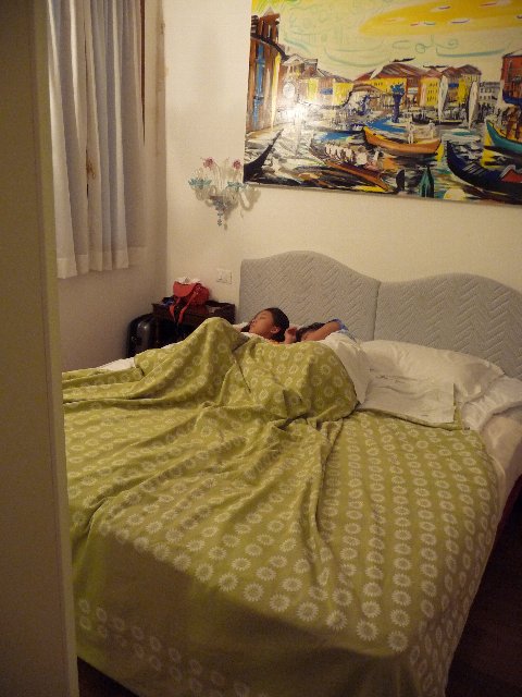 080923_Camera3