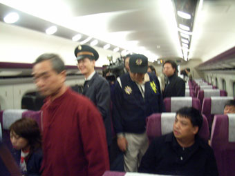 通路は通行する人が多い