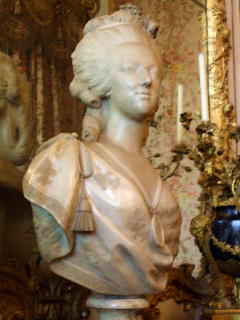 ヴェルサイユ宮殿　マリー･アントワネット彫像　