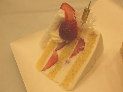 ショートケーキcut