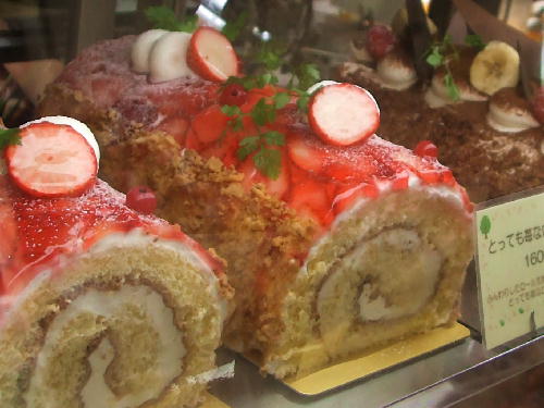 ラフェクレール　とっても苺なロールケーキ