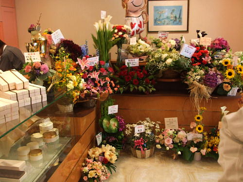 SWEETS garden YUJI AJIKI 店内のお花