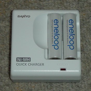 充電器に単３セット.jpg