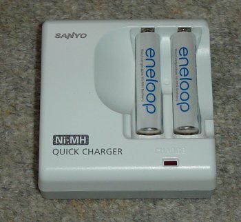 充電器に単４セット.jpg