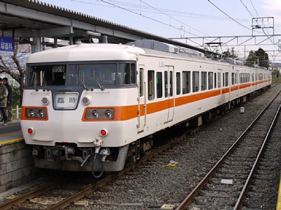 02_新城駅停車中