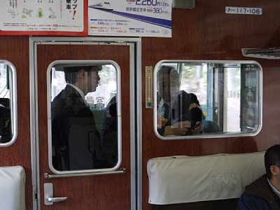 07_トラブル対応中の本社従業員