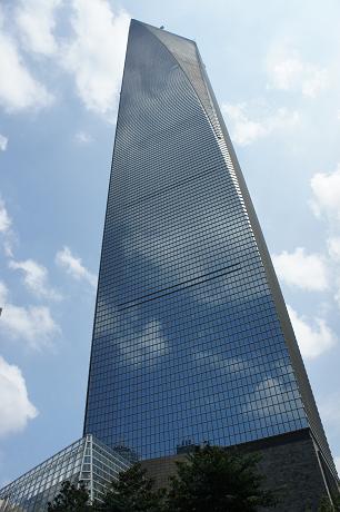 上海環球金融中心展望台　下から眺める