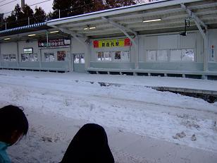 雪に埋もれた線路