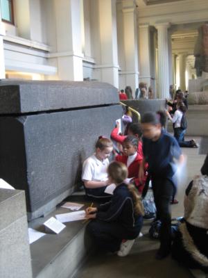 博物館の子供たち