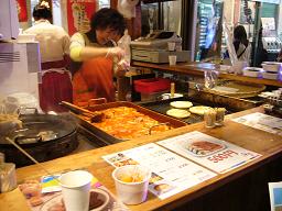 韓流館の店先の屋台