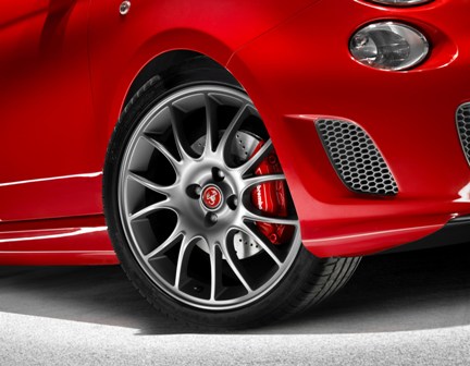 abarth_695_tributo_ferrari_07.jpg