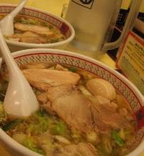 神座煮卵ラーメン