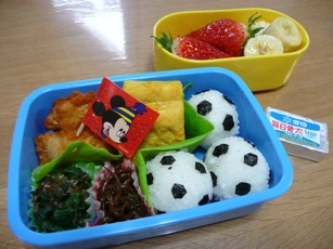 サッカーボールのお弁当☆