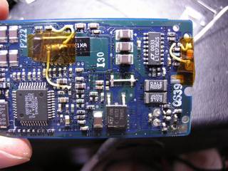秋月 USB Audio UAC3552A 基板改造 - 左より デジタルアンプ TA1101B 停止改造、昇圧電圧低下に伴い 78M05 入力抵抗を 0 Ωに、LTC1735 昇圧電圧を 7.6V に