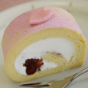 >京都ケーキ工房 Le Blanc(ル・ブラン) のひなまつりケーキ「いちごミルキーロール」