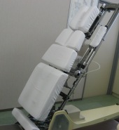カイロプラクティック治療台.jpg