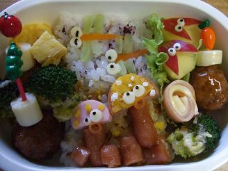 10.25きのこちゃんと赤とんぼのお弁当.JPG