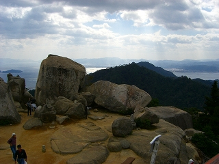 弥山。展望台より