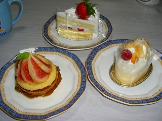 ハスのケーキ３人で