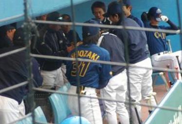 0320得点時ベンチで一本締め