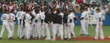 サヨナラを喜ぶロッテナイン