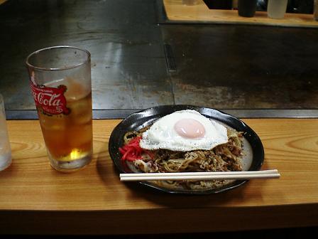 焼きそばミックスとウーロン茶