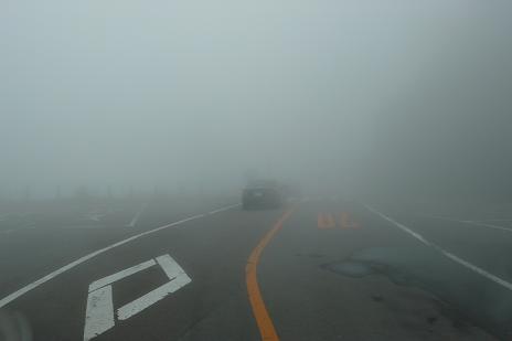 岐阜県側は霧でした