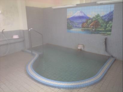 座って首くらいの深さ