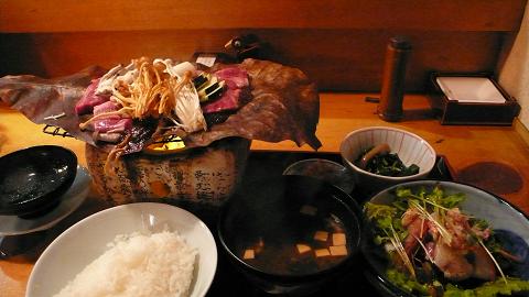 飛騨牛丼朴葉みそステーキ定食