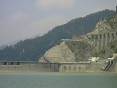 湖水の上から